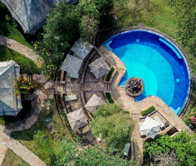 lake elementaita serena camp pool2